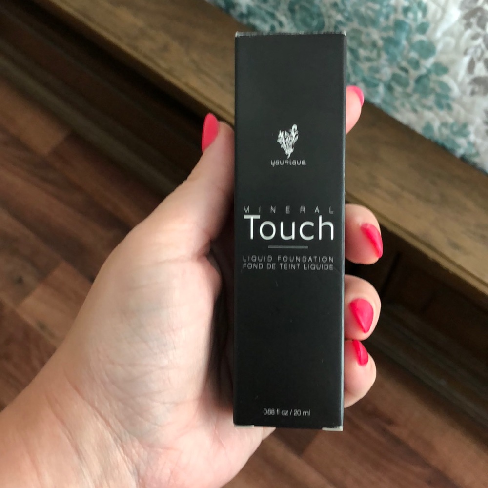 Younique mineral touch liquid foundation